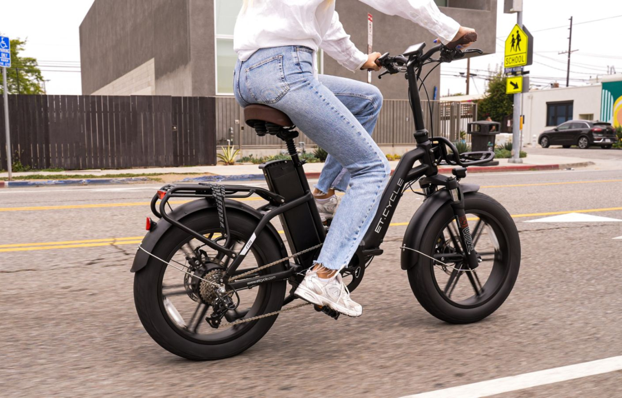 Pourquoi choisir un vélo électrique pliant ? Le compagnon idéal pour la mobilité urbaine